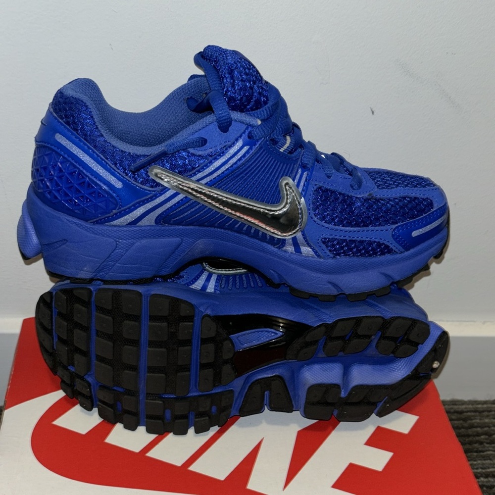 Vomero 5
Size 7 in women /5.5 in men but can fit 6 aswell
Like New
